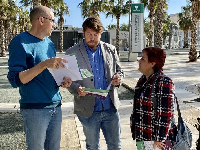 Eduardo Zorrilla, Nico Sguiglia y Paqui Macías, concejales de Adelante Málaga, en una imagen de archivo 