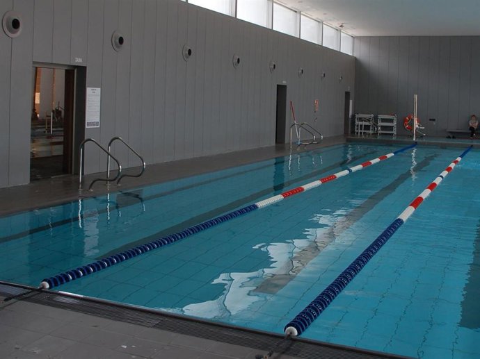 Instalaciones de un centro deportivo cerrado durante el estado de alarma por el coronavirus