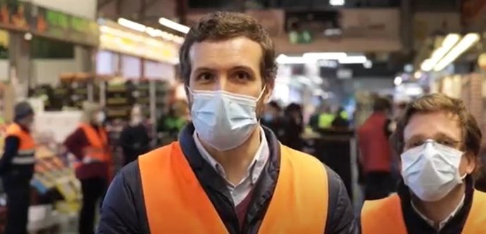 El líder del PP, Pablo Casado, visita Mercamadrid