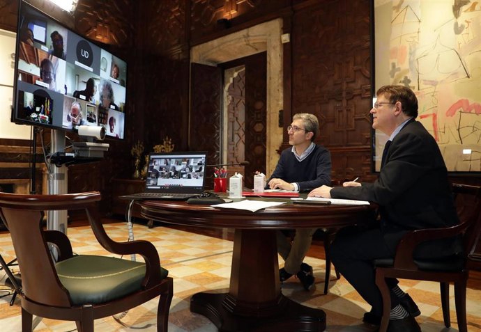 Ximo Puig y Arcadi España se reúnen con expertos