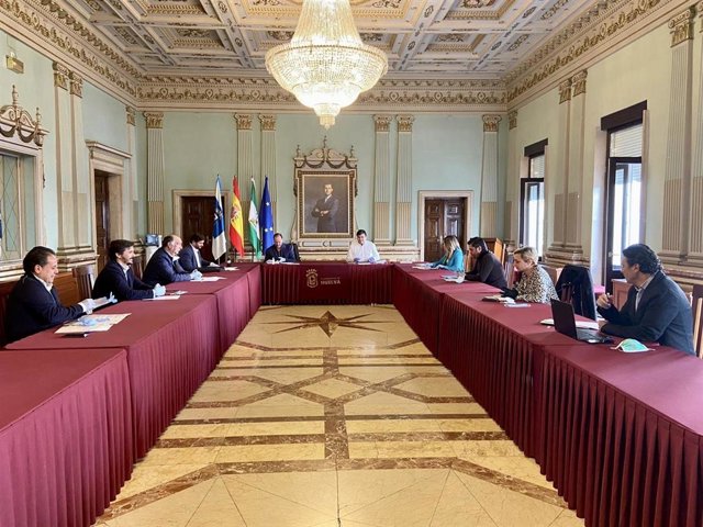 Reunión en el Ayuntamiento de Huelva.