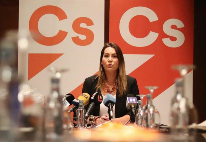 La portavoz de Ciudadanos en Galicia, Beatriz Pino, en una rueda de prensa
