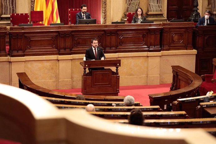 El vicepresidente del Govern y conseller de Economía y Hacienda, Pere Aragons, en el pleno del Parlament de Catalunya de aprobación de los Presupuestos de la Generalitat 2020. En Barcelona, 24 de abril de 2020.