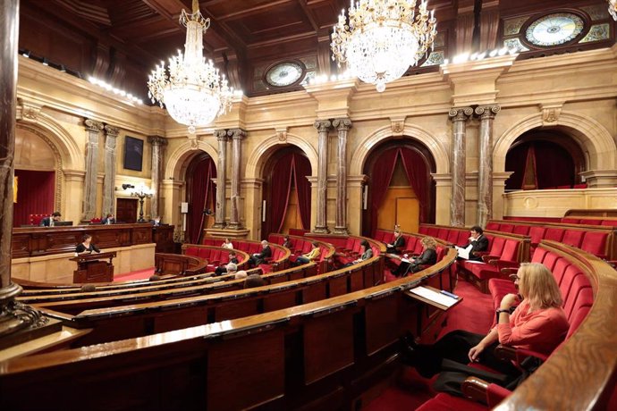 Pleno en el Parlament de Catalunya para aprobar los Presupuestos de la Generalitat 2020. En Barcelona, el 24 de abril de 2020.