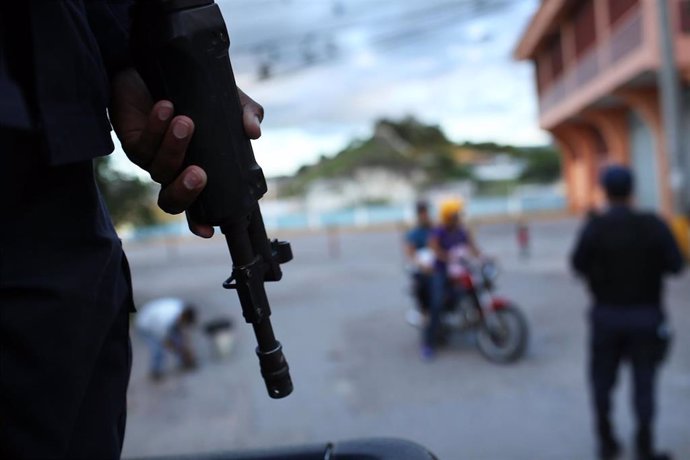 Patrulla policial en las calles de Tegucigalpa (Honduras)