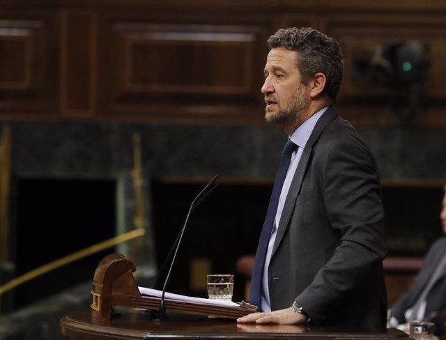 El diputado del PP, Jaime Eduardo de Olano, interviene en  el Pleno del Congreso. En Madrid, (España), a 15 de abril de 2020.