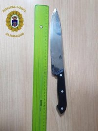 Detenida una pareja en Aljaraque (Huelva) tras saltarse un control y amenazar a la Policía con un cuchillo y un perro