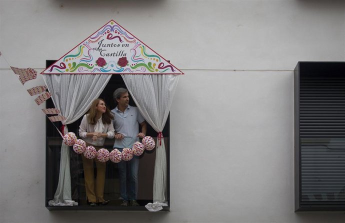 Vecinos del barrio de Triana celebran la Feria de Sevilla