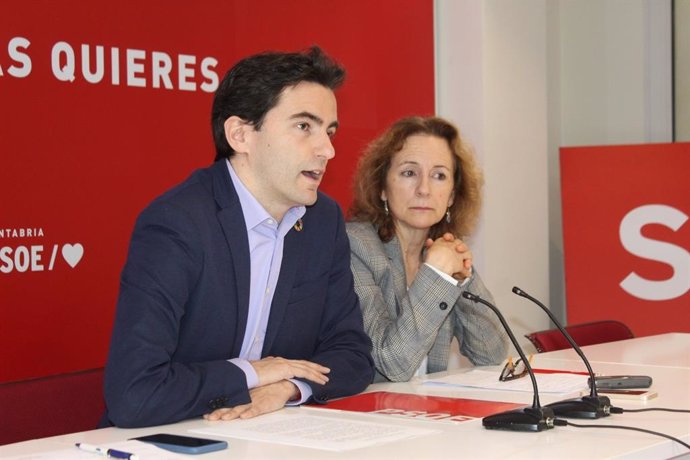 Pedro Casares e Isabel Fernández, diputado nacional y senadora del PSOE por Cantabria