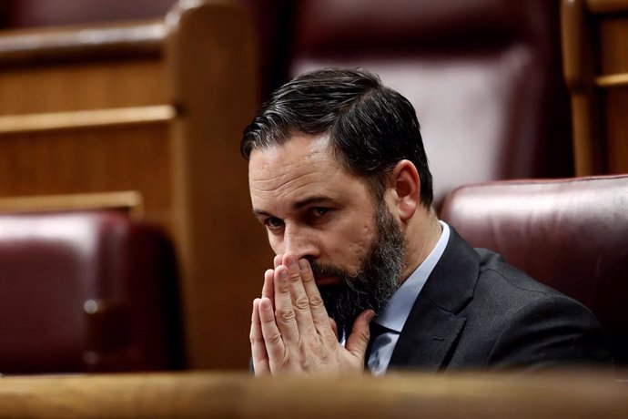 El líder de Vox, Santiago Abascal, durante el pleno celebrado este miércoles en el Congreso, donde el gobierno expone los resultados de los últimos consejos europeos y los motivos por los que solicita una nueva prórroga del estado de alarma. En Madrid, 