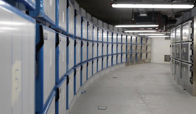 Cámaras funerarias en el edificio conocido como El Dónut, puesto a disposición de las autoridades sanitarias por la Comunidad de Madrid como nueva morgue provisional en las instalaciones de la Ciudad de la Justicia para acoger fallecidos por Covid-19