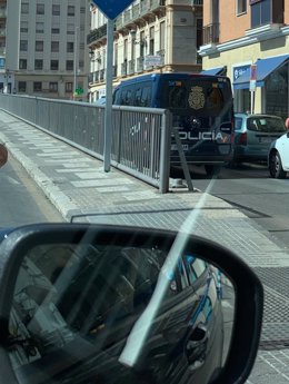 Policía nacional vehículo furgoneta coche policial agentes
