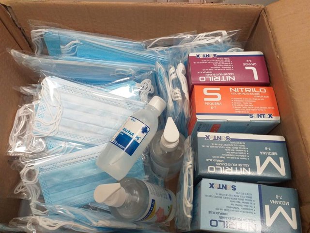 Mascarillas, geles y guantes entregados a la Policía Local de Burjassot