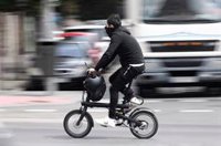 Madrid fomentará el uso de bici en la desescalada, más frecuencias en transporte y turnos de recreo en colegios