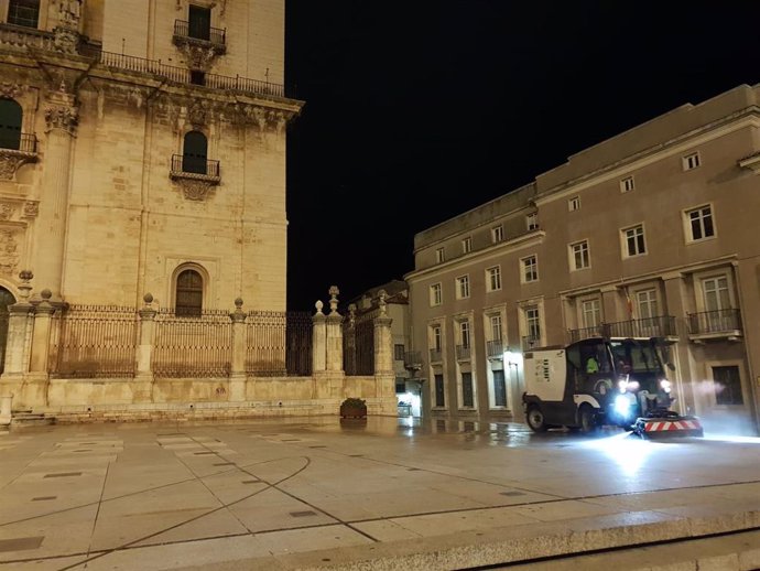 Limpieza y desinfección de calles de Jaén