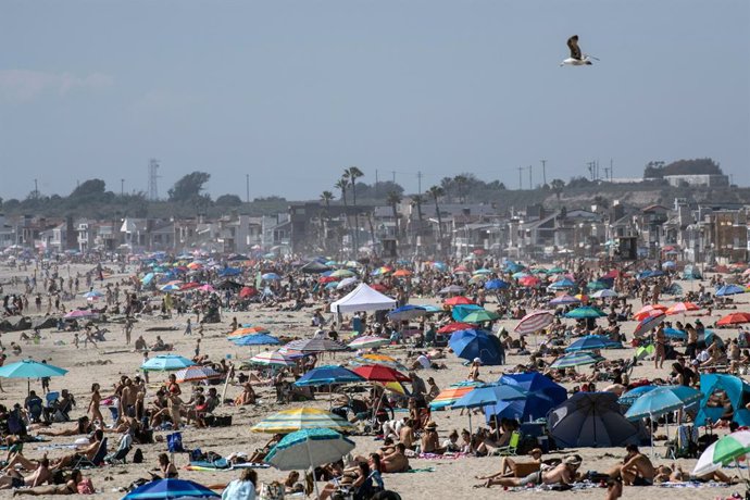 Coronavirus.- Las playas de California, abarrotadas pese al coronavirus