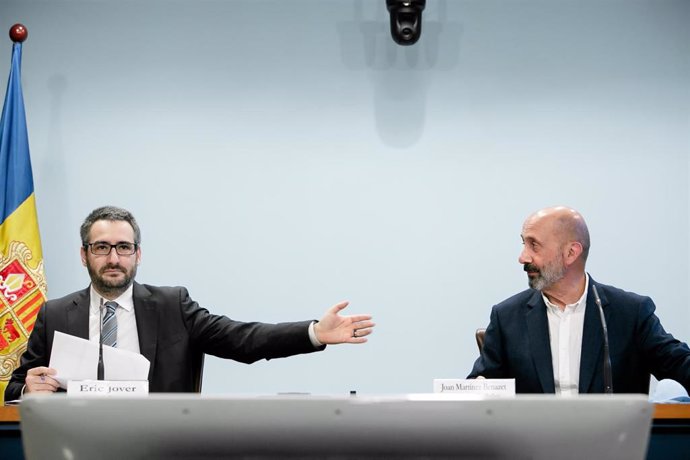El ministro Portavoz, Eric Jover, y el ministro de Salud de Andorra, Joan Martínez Benazet.