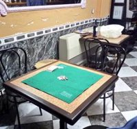 La Policía de San Martín de la Vega denuncia a un bar con clientes dentro jugando una partida de mus y bebiendo copas