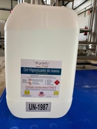 González Byass produce en su planta y distribuye gel hidroalcohólico para luchar contra el coronavirus
