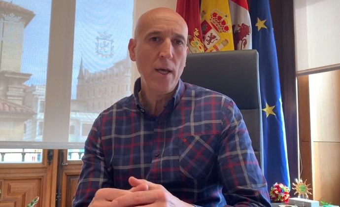 El alcalde de León, José Antonio Diez, en el vídeo en el que confirma la inversión de 1,2 millones de euros en mejoras y renovación de la red de saneamiento de León y San Andrés del Rabanedo.