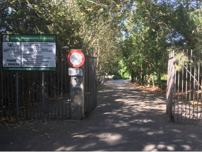 Los cuatro grandes parques de Cáceres seguirán cerrados