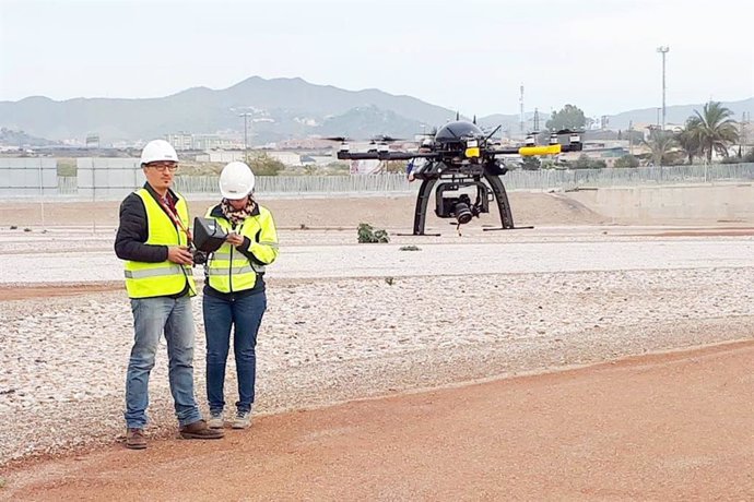Piloto de drones formados por Sando