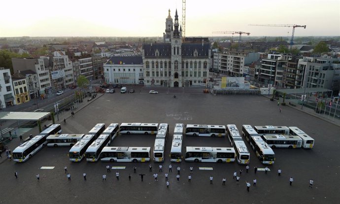 Un mensaje de "esperanza" con autobuses en una ciudad belga