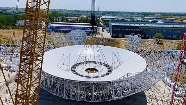 Aspecto del radiotelescopio orientable que construye China