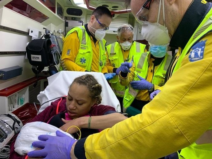 Nace una niña en buen estado de salud en una calle de Vallecas