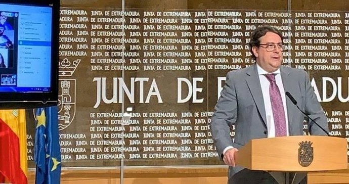 El vicepresidente segundo de la Junta y consejero de Sanidad, José María Vergeles