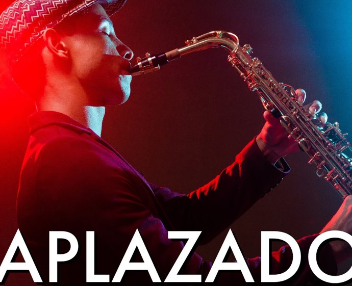 Cartel anunciador del aplazamiento del espectáculo previsto para este jueves.