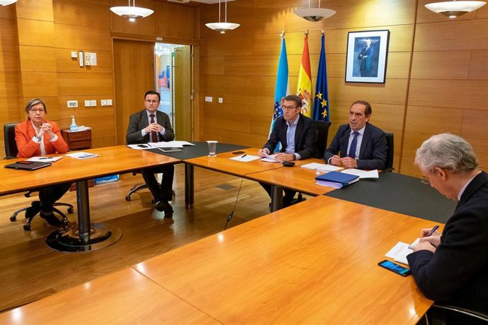 El presidente de la Xunta, Alberto Núñez Feijóo, y el conselleiro de Facenda, Valeriano Martínez, han participado en la reunión del Comité de Expertos Económicos de Galicia