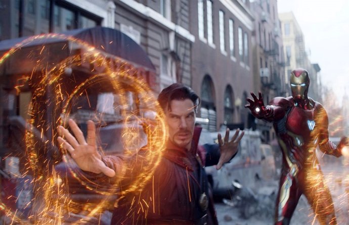 Doctor Strange junto a Iron Man en Vengadores: Infinity War