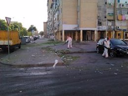 Imagen de archivo de una actuación de limpieza en un barrio desfavorecido en Sevilla. 