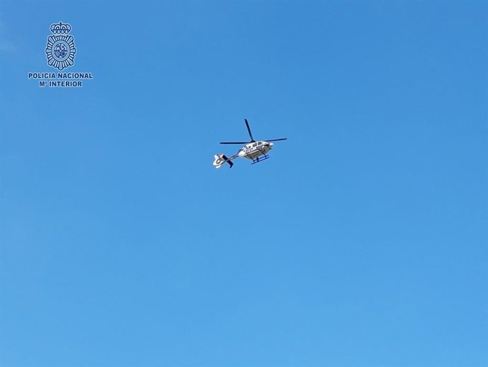 El helicóptero Condor de la Policía Nacional sobrevuela Logroño