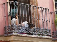 La tasa de paro juvenil sube hasta el 33% y el paro de larga duración cae un 2,7%