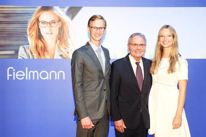 COMUNICADO: Fielmann Family donates 3 million protective masks to German federal