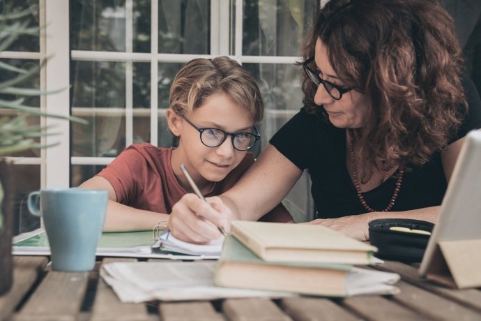 Cómo apoyar a tus hijos en sus estudios durante el confinamiento