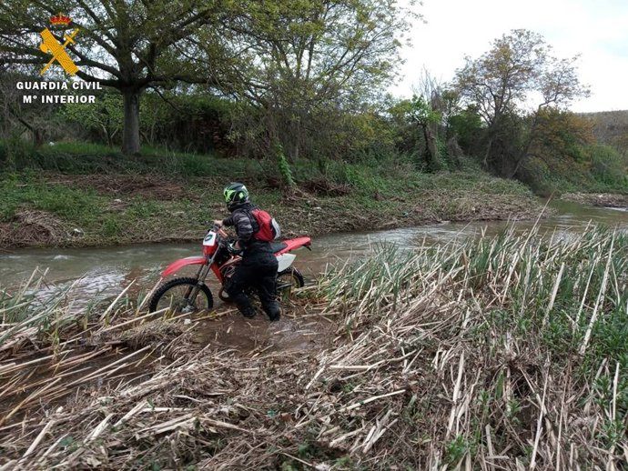 Un joven es detenido tras darse a la fuga con un ciclomotor en un control establecido con motivo del estado de alarma, en el municipio zaragozano de Illueca.