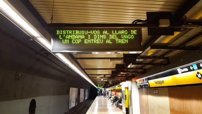 L'estació de Verdaguer de la L5 del Metre de Barcelona durant l'estat d'alarma pel coronavirus.