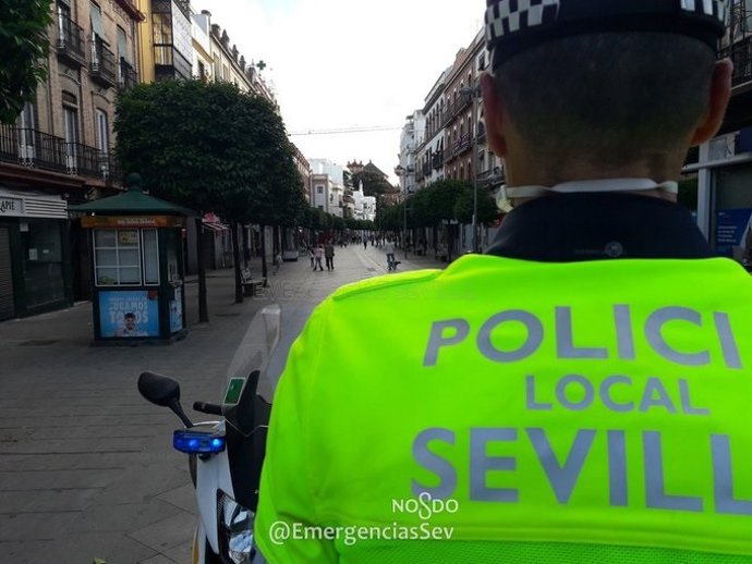 Un control de la Policía Local de Sevilla