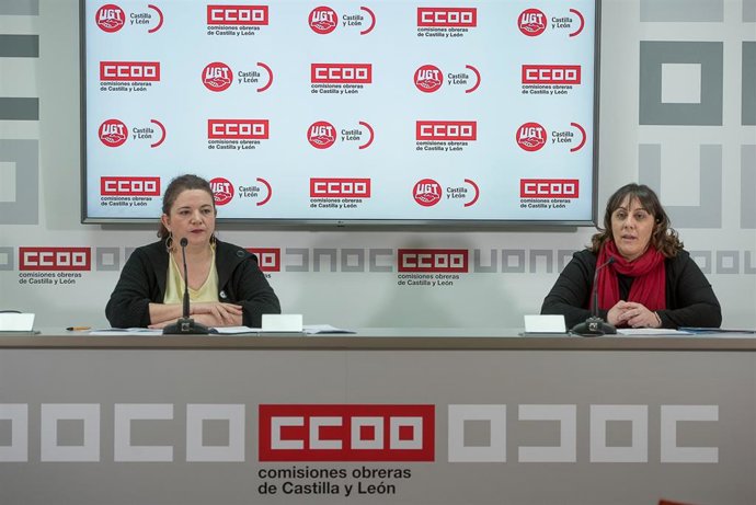 Azucena Perez (I) y Sheila Mateos (D) en la rueda de prensa.