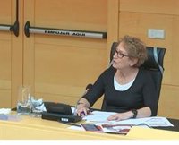 Los grupos políticos en las Cortes coinciden en la necesidad de un cambio de modelo en las residencias