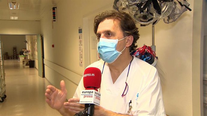 Responsable de la UCI del Hospital Infanta Sofía de Madrid, Ángel González Gallego.