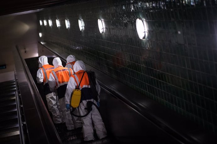 Desinfecció en  l'metro de Lisboa