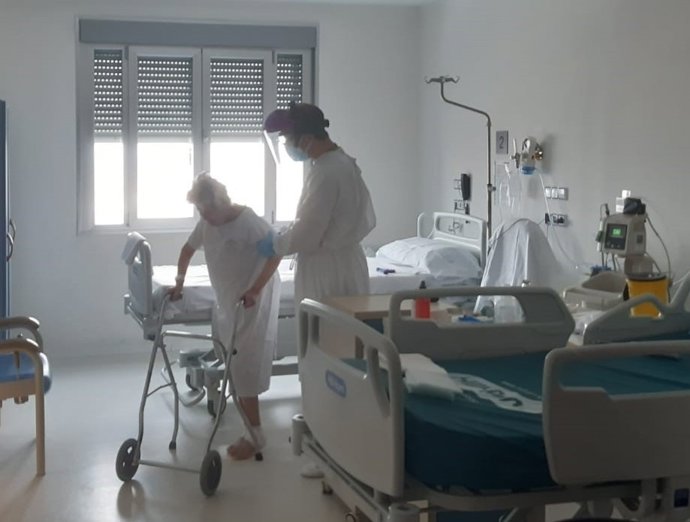 Terapia de rehabilitación física a paciente