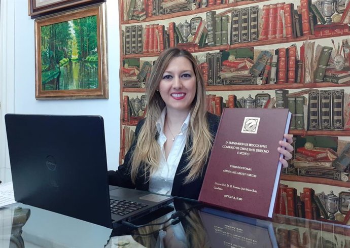 Atenea Melgarejo protagoniza la primera defensa telemática de una tesis doctoral en la Universidad Pablo de Olavide de Sevilla.