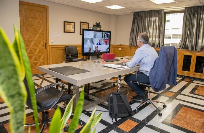 El presidente de Canarias, Ángel Víctor Torres, mantiene una reunión telemática con el CEO de Jet2.Com & Jet2holidays, Steve Heapy