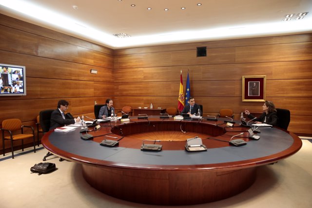 El presidente del Gobierno, Pedro Sánchez, preside el Consejo de Ministros donde han tratados medidas relacionadas con la aprobación del plan de desconfinamiento por la crisis del Covid-19. En Madrid, (España), a 28 de abril de 2020.