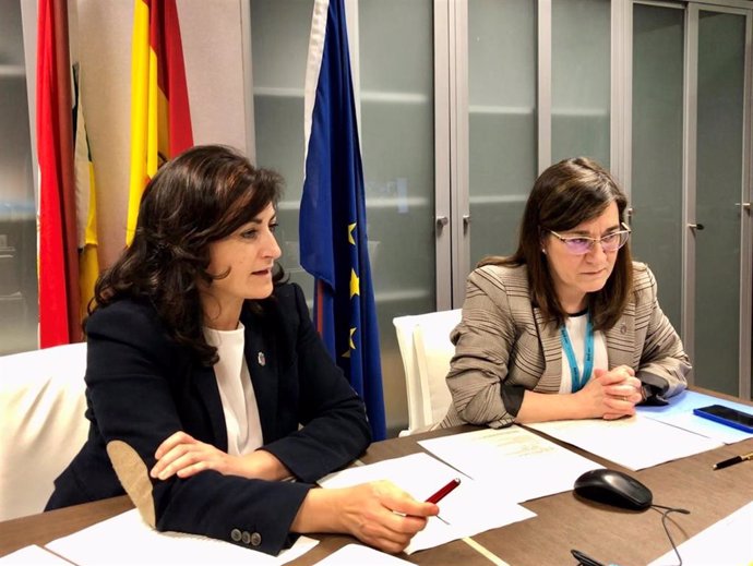 La presidenta del Gobierrno riojano, Concha Andreu y la consejera de Salud, Sara Alba, en el Consejo Riojano de Salud